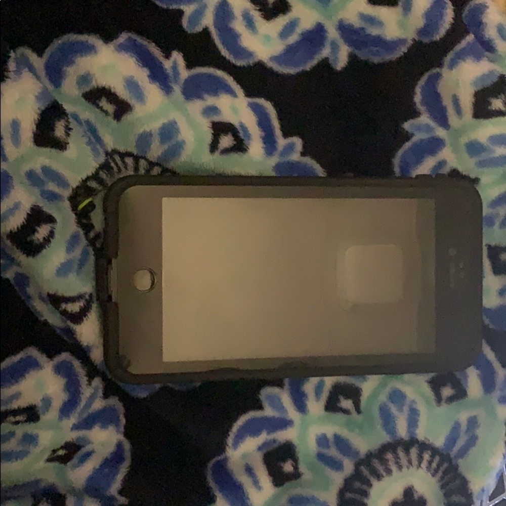 Life proof case with pop socket!